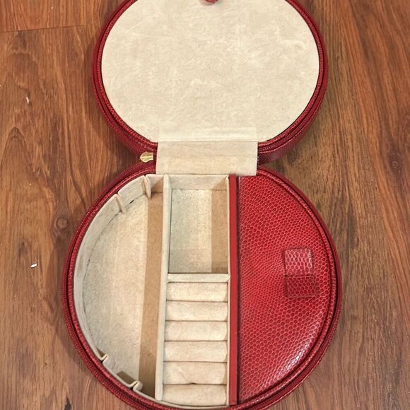 Wolf designs red leather jewelry holder case traveling round vintage - Picture 3 of 8